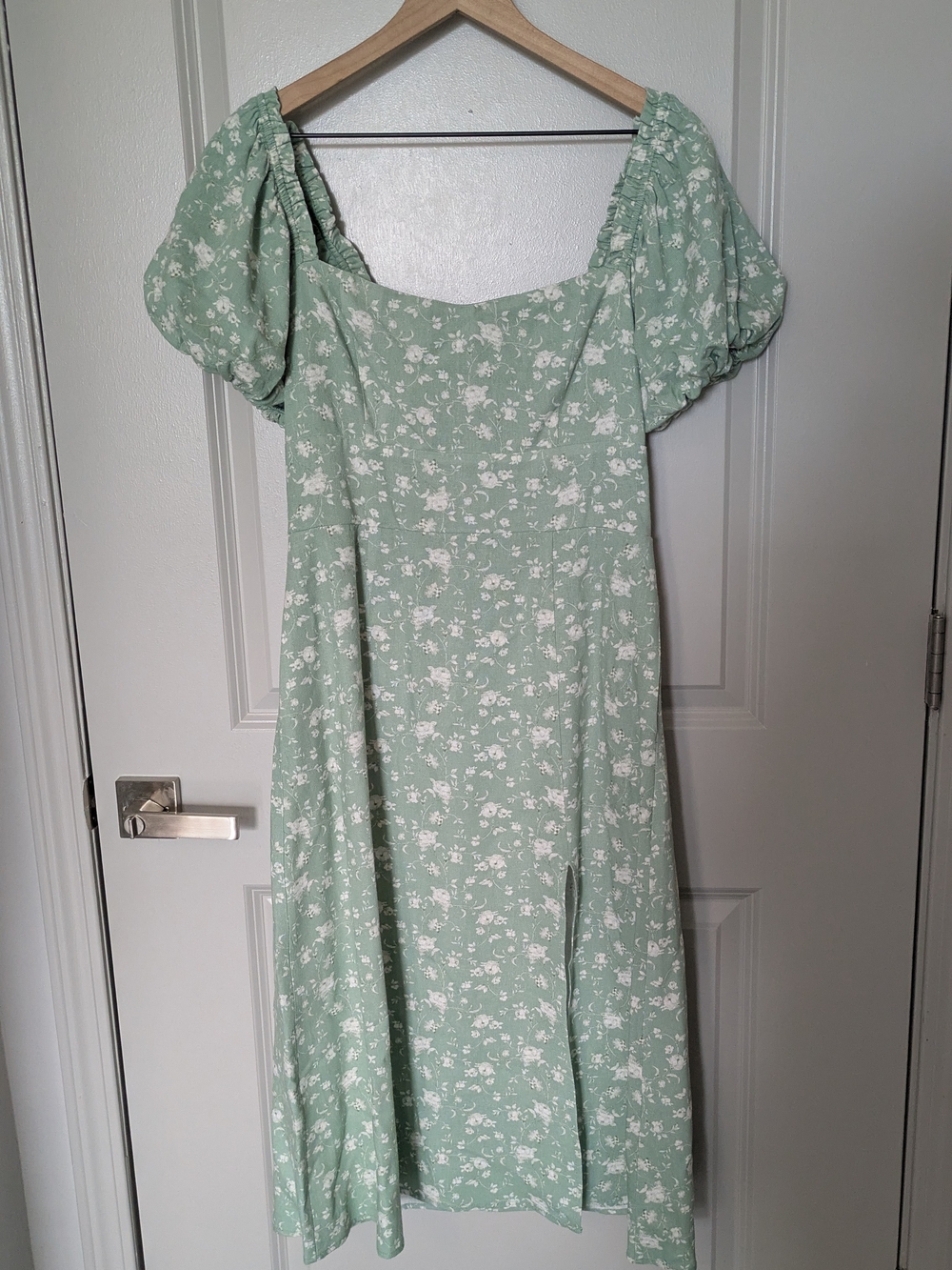 Francesca's Collections Mint Green Floral Midi Dress